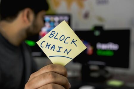 Blockchain-käyttötapojen Monimuotoisuus: Innovaatioita eri Aloilta